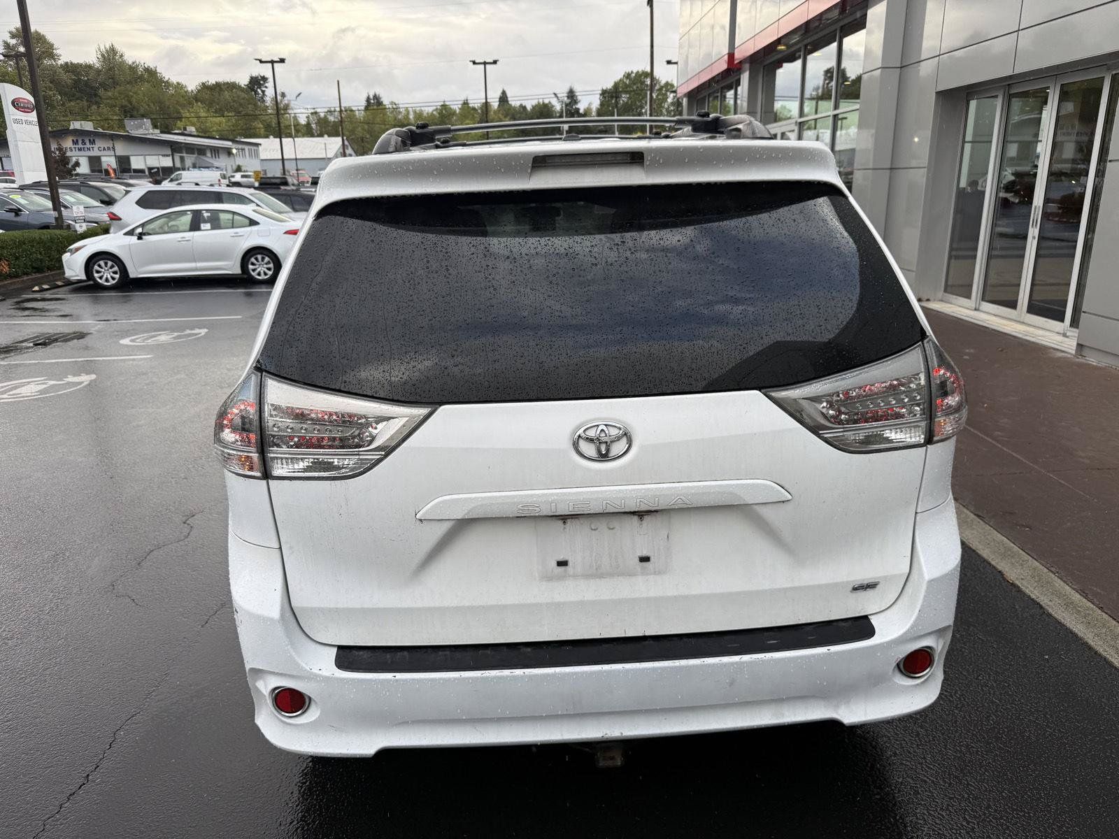 Used 2011 Toyota Sienna SE w/ Preferred Pkg FWD image 4