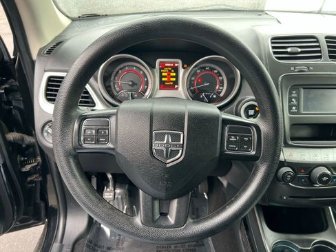 Used 2019 Dodge Journey SE image 16