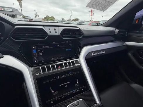 Used 2020 Lamborghini Urus AWD/4WD image 6