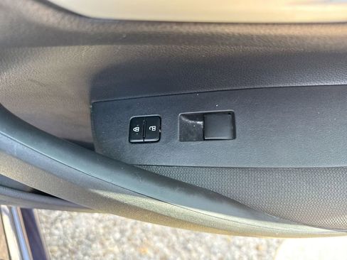 Used 2021 Toyota Corolla LE FWD image 32