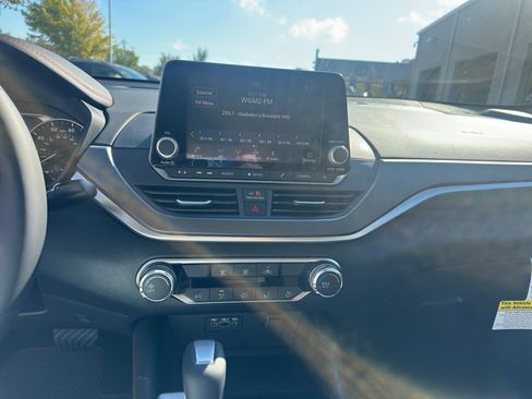 New 2025 Nissan Altima 2.5 SR image 19