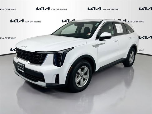 Certified 2024 Kia Sorento LX image 3