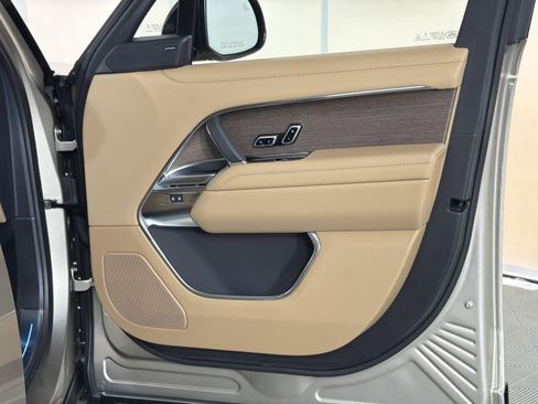 New 2026 Land Rover Range Rover SE image 30