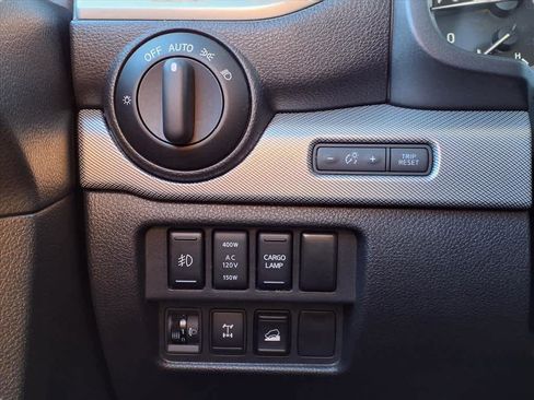 Used 2017 Nissan Titan PRO-4X image 23