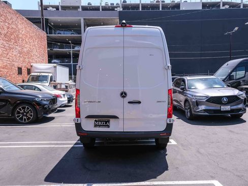Used 2025 Mercedes-Benz Sprinter 2500 image 5