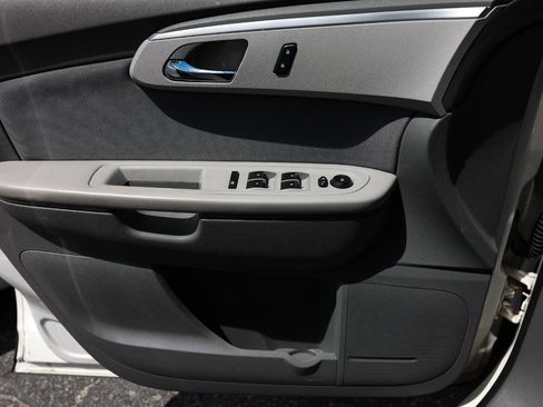 Used 2012 Chevrolet Traverse LS FWD image 40