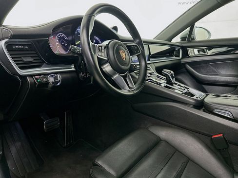 Used 2018 Porsche Panamera 4 image 7