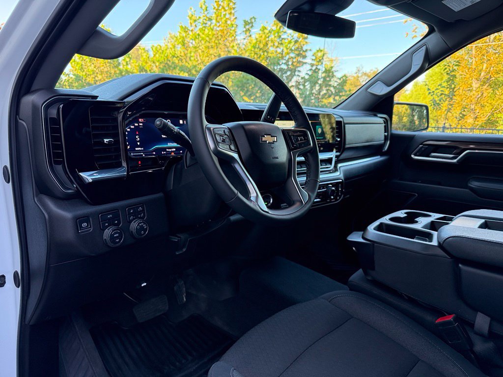 Used 2025 Chevrolet Silverado 1500 LT w/ Safety Package AWD/4WD image 9