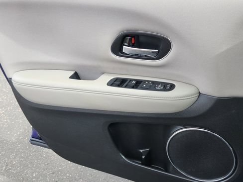 Used 2017 Honda HR-V EX image 6