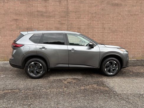 Used 2024 Nissan Rogue SV AWD/4WD image 6