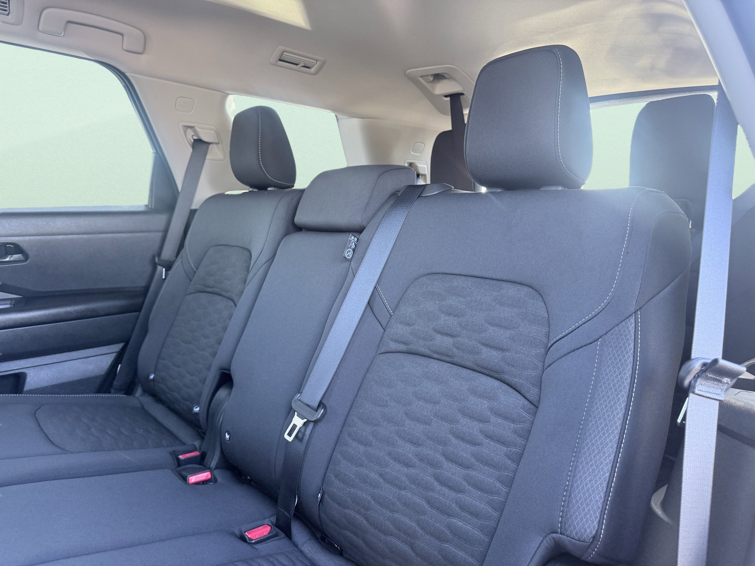 Used 2025 Nissan Pathfinder S AWD/4WD image 31