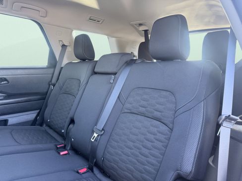 Used 2025 Nissan Pathfinder S image 31