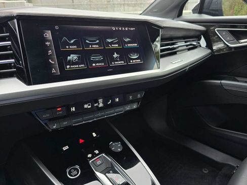 Used 2022 Audi Q4 e-tron Prestige image 28