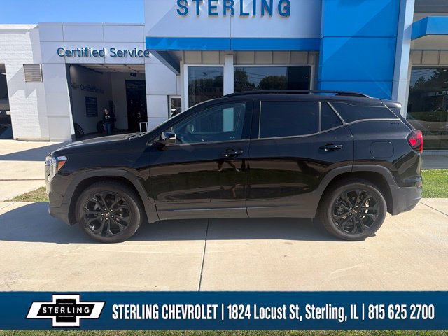 Used 2022 GMC Terrain SLT w/ Infotainment Package II AWD/4WD image 2