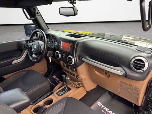 Used 2016 Jeep Wrangler Unlimited Sahara w/ Connectivity Group AWD/4WD image 22