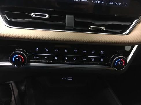 New 2026 Chevrolet Equinox ACTIV w/ Convenience Package III image 25