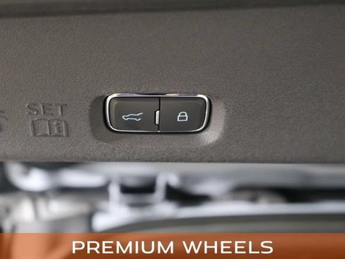 Used 2025 Ford Expedition Tremor AWD/4WD image 15