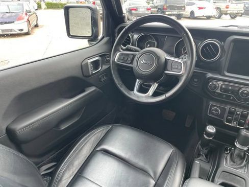 Used 2022 Jeep Wrangler Unlimited Sahara AWD/4WD image 14