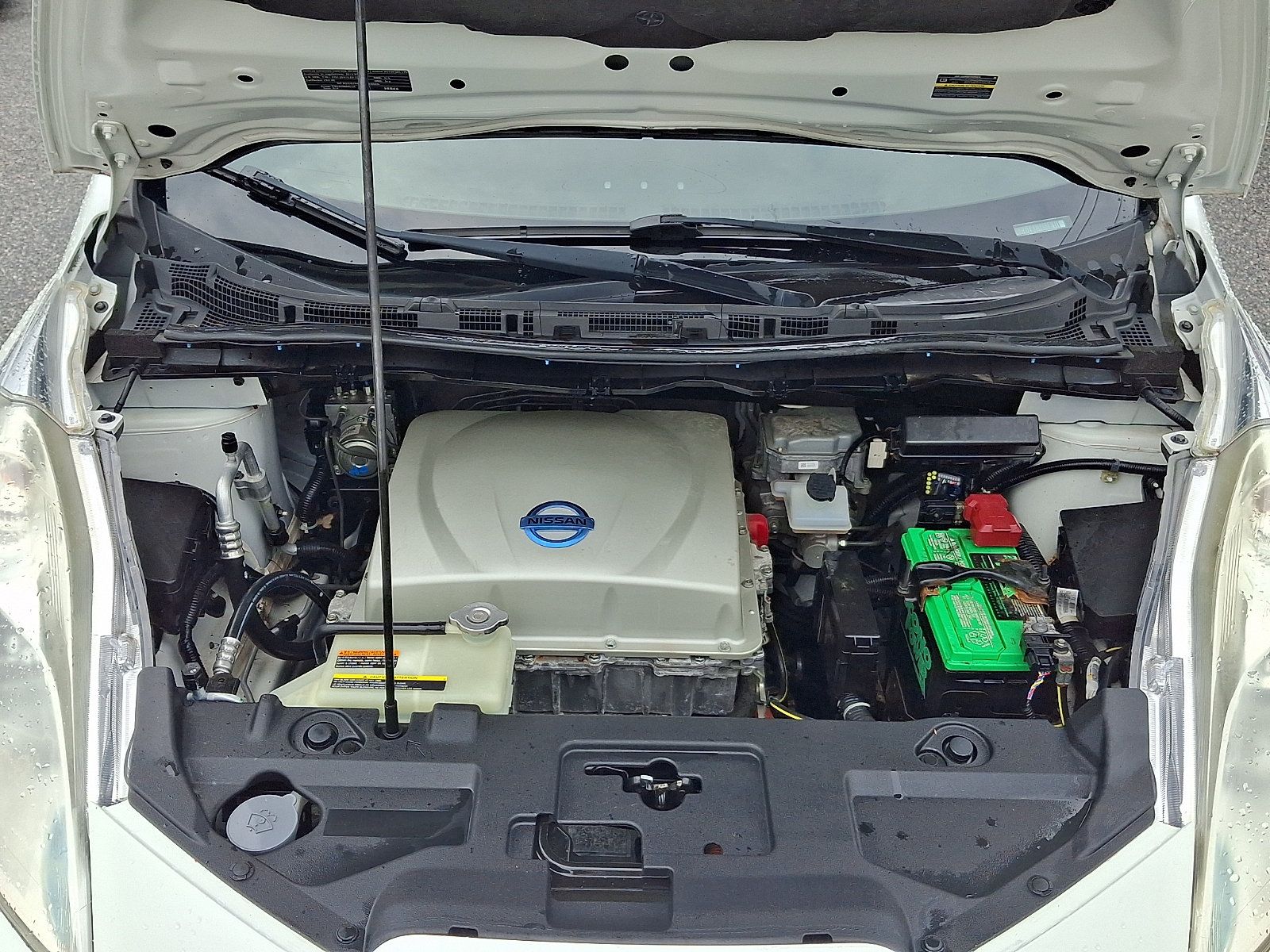 Used 2015 Nissan Leaf S FWD image 28