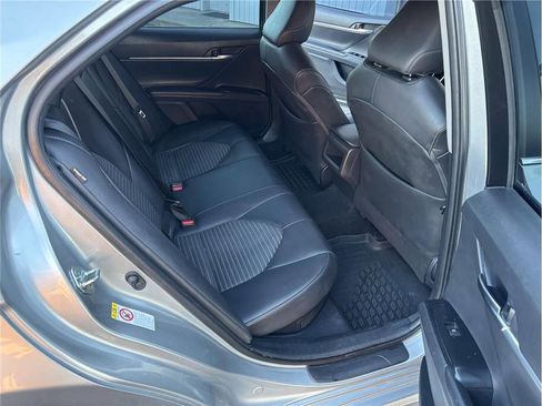 Used 2018 Toyota Camry SE w/ Audio Package image 13