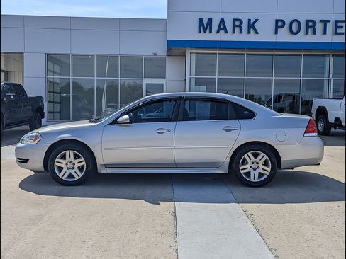 Used 2015 Chevrolet Impala LT w/ LT Sunroof Package FWD image 10