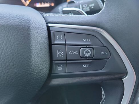 New 2026 Jeep Grand Cherokee Altitude image 14