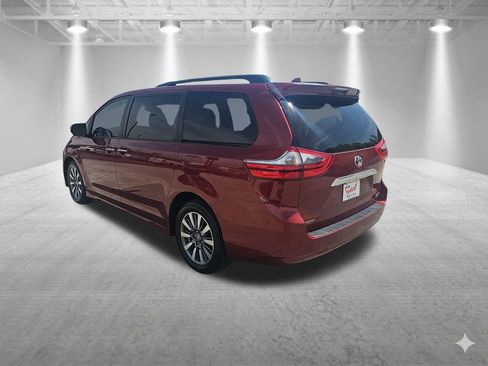 Used 2020 Toyota Sienna Limited Premium image 3