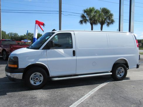 Used 2025 GMC Savana 2500 w/ Driver Convenience Package RWD image 2