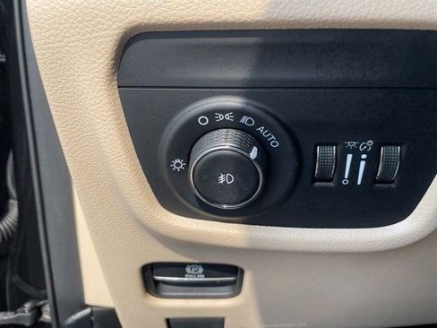 Used 2021 Jeep Grand Cherokee L Limited image 16