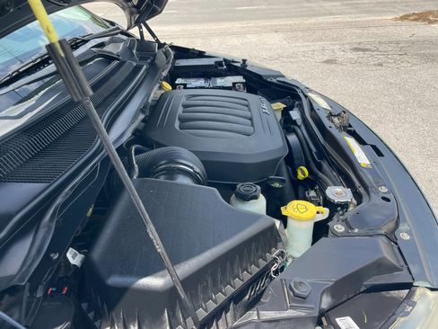 Used 2012 Volkswagen Routan S FWD image 7