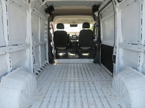 Used 2024 RAM ProMaster 2500 w/ Convenience Group FWD image 18
