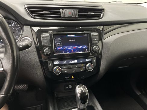 Used 2020 Nissan Rogue Sport SV w/ All-Weather Package AWD/4WD image 16