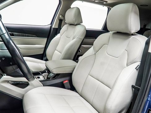 Used 2024 Kia Telluride EX w/ EX Captain's Chair Package image 34