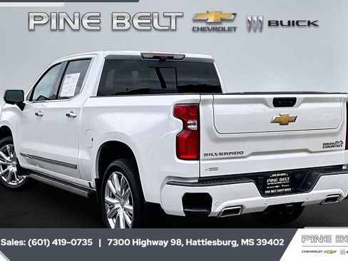 Used 2024 Chevrolet Silverado 1500 High Country w/ Technology Package AWD/4WD image 2
