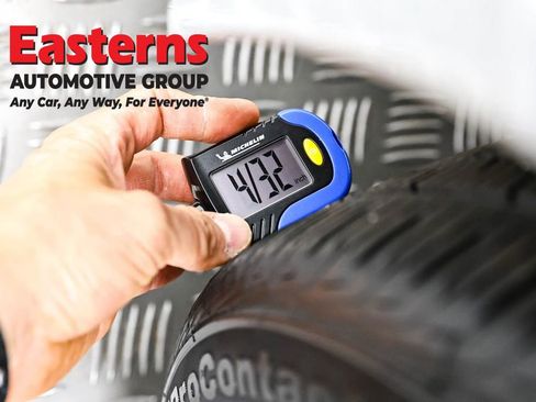 Used 2024 Nissan Versa SR w/ Trunk Package image 29