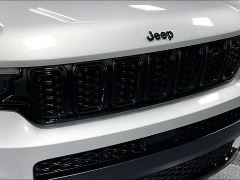 Used 2023 Jeep Grand Cherokee L Laredo AWD/4WD image 29