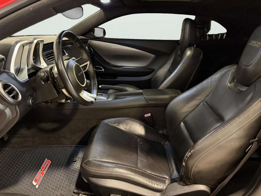 Used 2010 Chevrolet Camaro SS RWD image 15