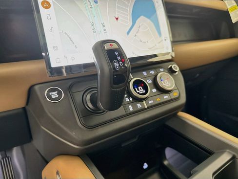 New 2026 Land Rover Defender 110 X-Dynamic SE AWD/4WD image 17