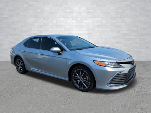 Used 2024 Toyota Camry XLE FWD image 2