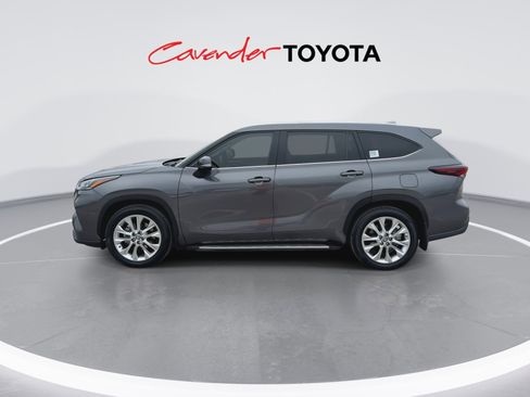Used 2024 Toyota Highlander Limited image 5