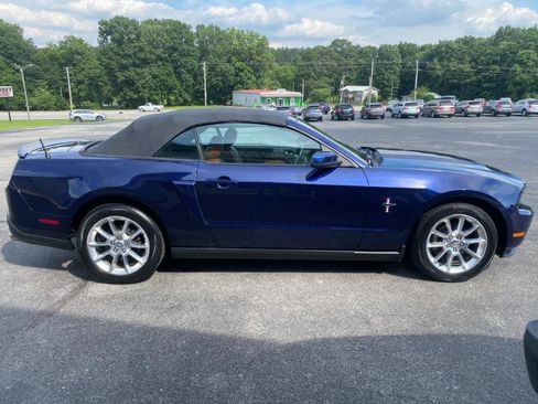 Used 2010 Ford Mustang Convertible RWD image 10