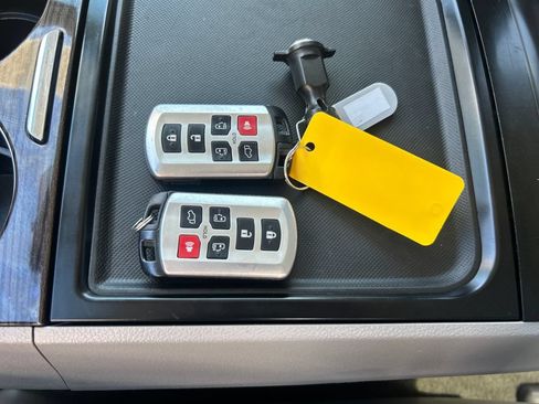 Used 2015 Toyota Sienna XLE Premium AWD/4WD image 25