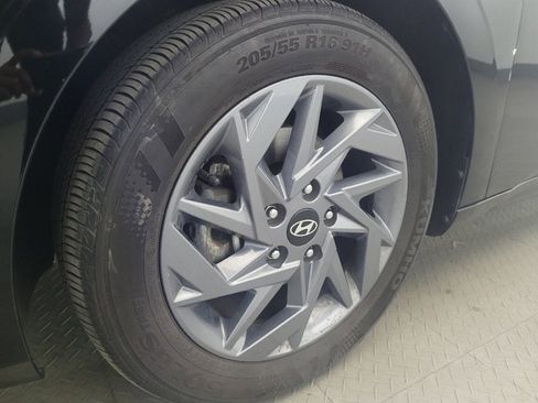 Used 2024 Hyundai Elantra SEL FWD image 31