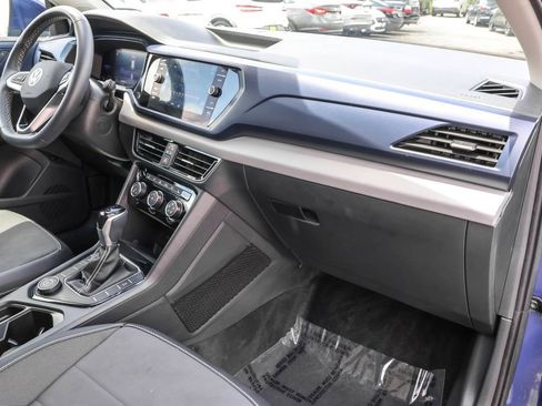 Certified 2023 Volkswagen Taos SE w/ Panoramic Sunroof Package AWD/4WD image 38