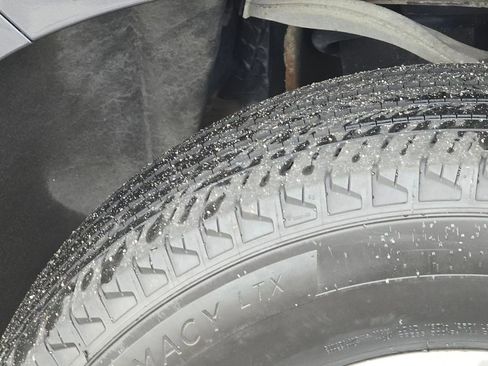 Used 2022 Chevrolet Suburban LT image 28