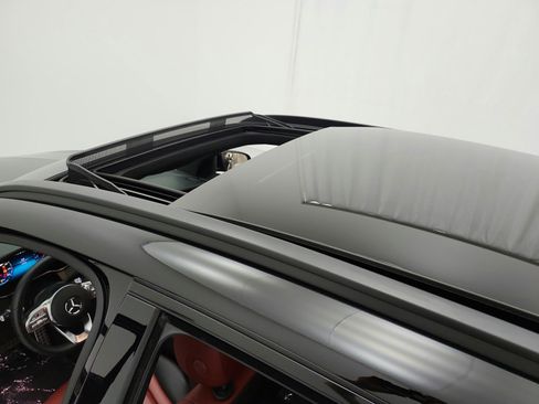 Used 2021 Mercedes-Benz GLC 300 image 11
