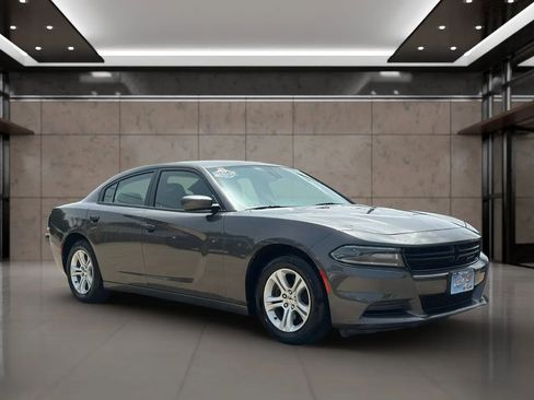 Used 2020 Dodge Charger SXT RWD image 9