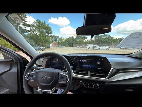 Used 2025 Chevrolet Trax ACTIV w/ Driver Confidence Package FWD image 10