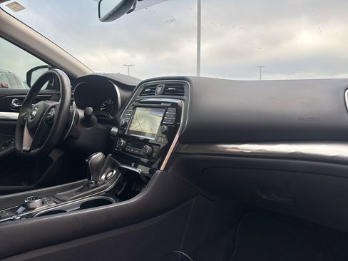 Used 2018 Nissan Maxima SR w/ Midnight Edition image 10