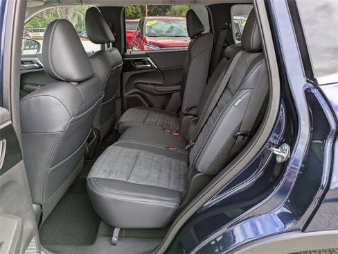 New 2025 Mitsubishi Outlander SE image 14